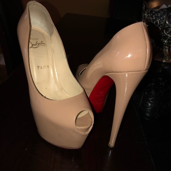 louboutin nude platform